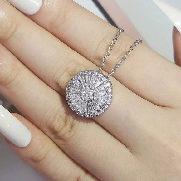 18k White Gold Round Circle Necklace Large Statement Necklace - Picture 1 of 2